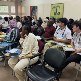 Renato Kfouri e participantes durante aula do curso